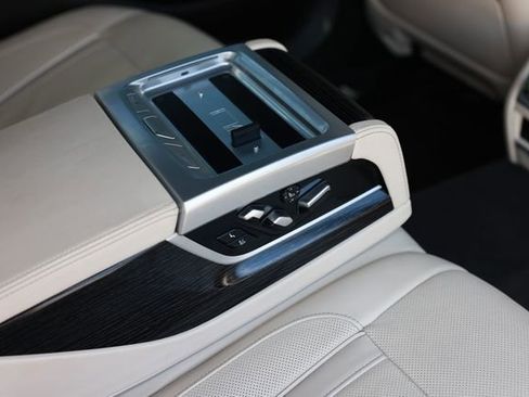 Used 2022 BMW 740i w/ Luxury Rear Seating Package RWD image 52
