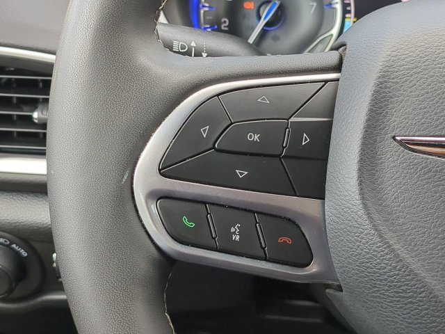 Used 2025 Chrysler Pacifica Select FWD image 29