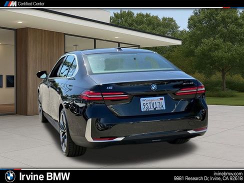 Used 2025 BMW i5 xDrive40 w/ Premium Package image 10