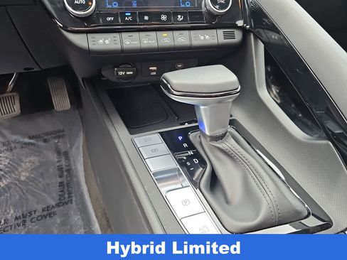 Certified 2025 Hyundai Elantra Limited image 21