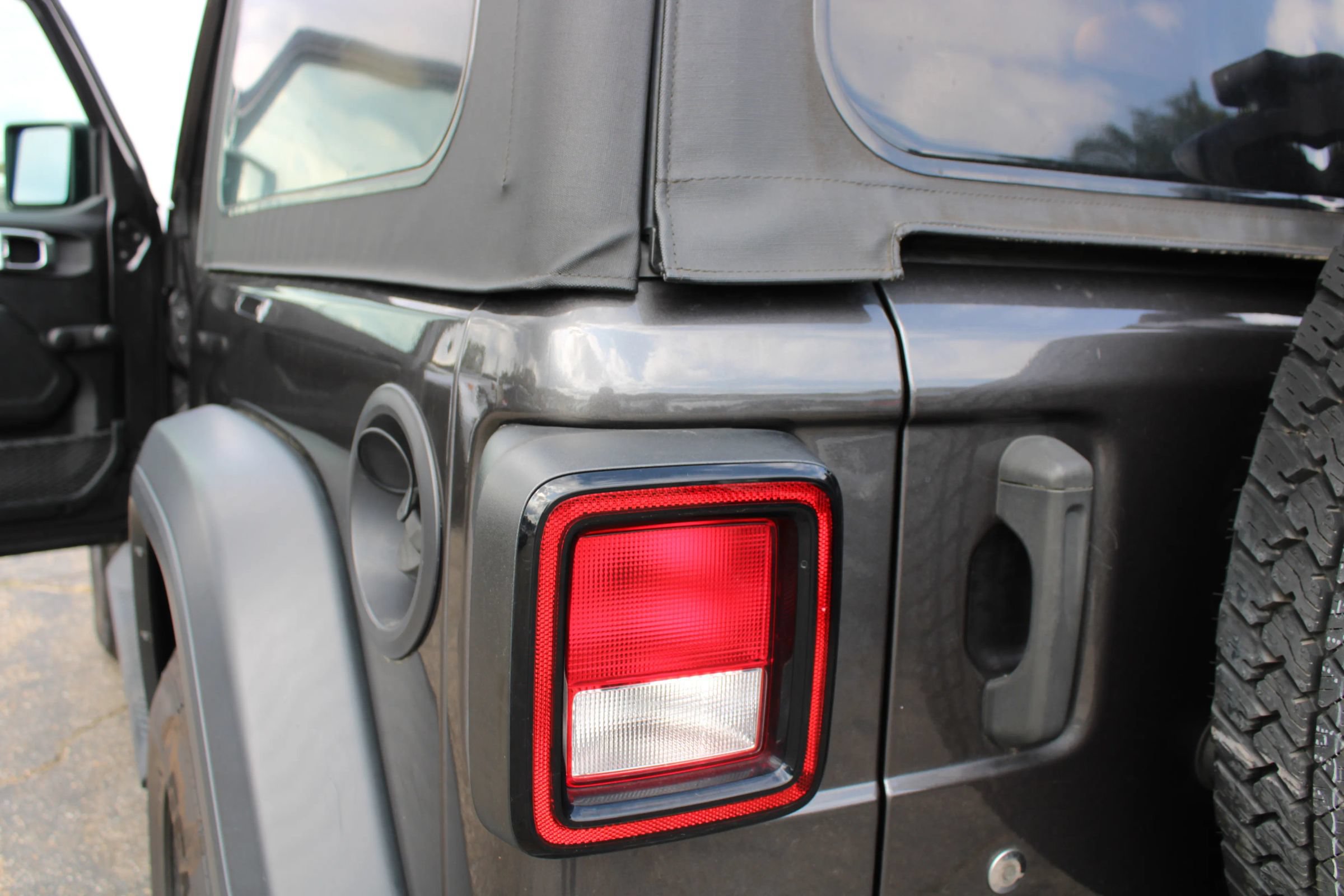 Used 2015 Jeep Wrangler Unlimited Sport AWD/4WD image 27