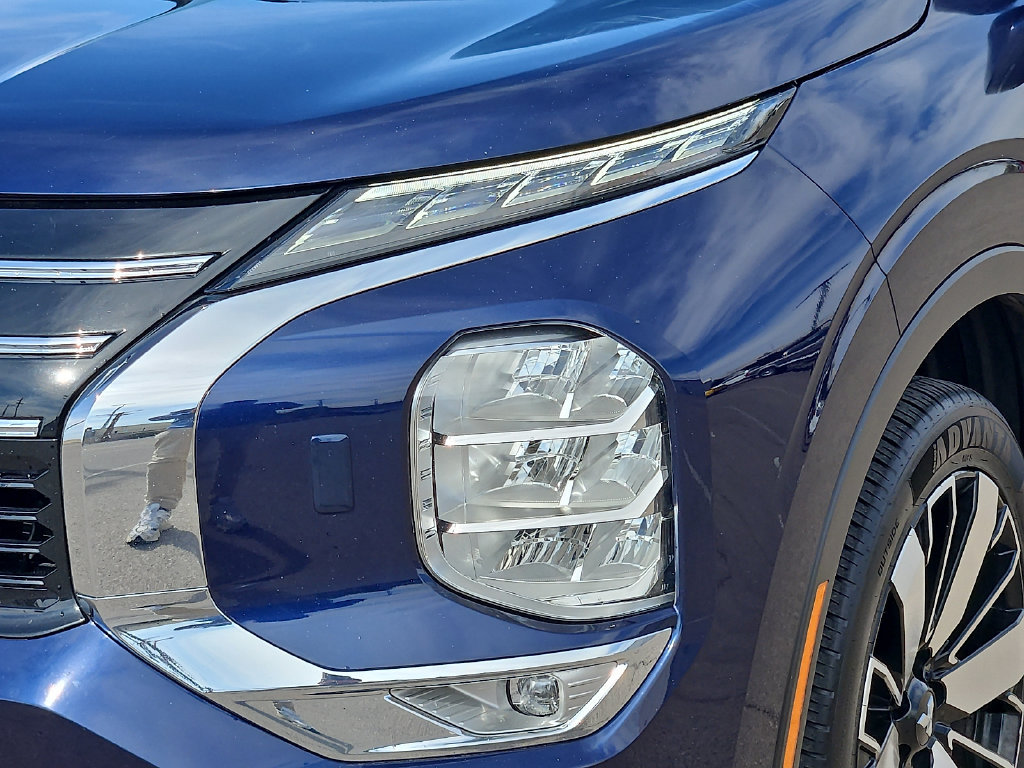 Used 2025 Mitsubishi Outlander SE AWD/4WD image 8