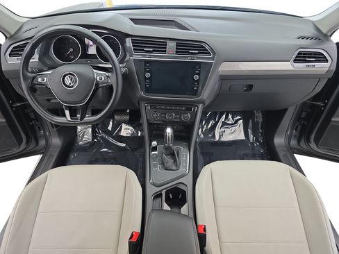 Used 2019 Volkswagen Tiguan SE w/ Panoramic Sunroof Package FWD image 9