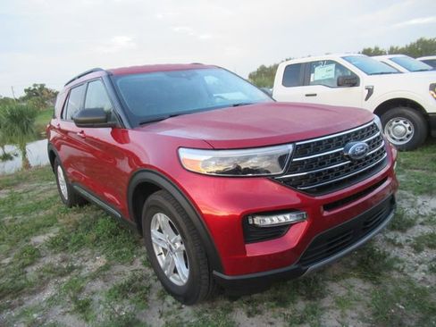 Used 2021 Ford Explorer XLT w/ Equipment Group 202A RWD image 1