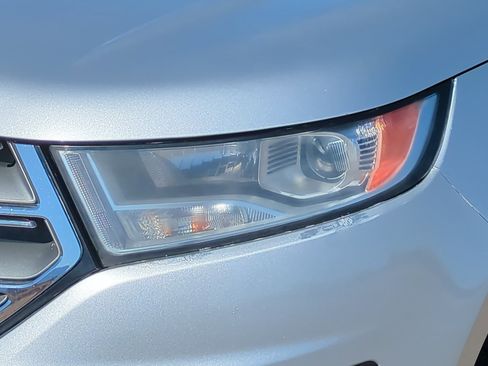 Used 2018 Ford Edge Titanium w/ Technology Package AWD/4WD image 9