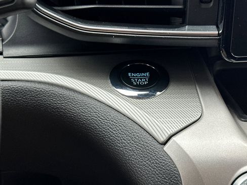 Used 2022 Ford Explorer XLT w/ Equipment Group 202A image 24