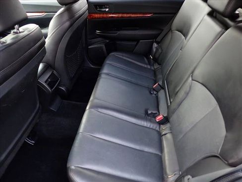 Used 2010 Subaru Outback 2.5i Limited w/ Popular Equipment Group 3B AWD/4WD image 8