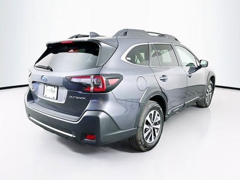 Used 2025 Subaru Outback Premium image 9