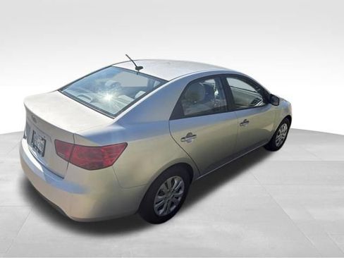 Used 2010 Kia Forte LX w/ Convenience Pkg FWD image 3