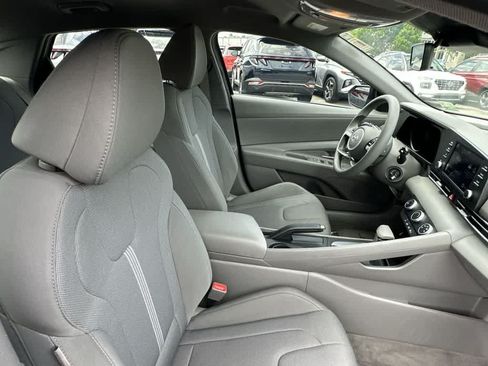 Used 2023 Hyundai Elantra SE FWD image 13