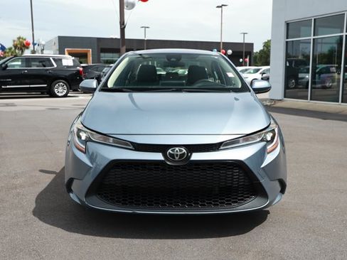 Used 2020 Toyota Corolla LE FWD image 2