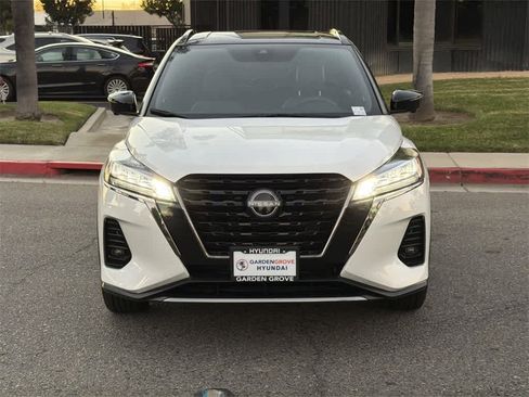Used 2023 Nissan Kicks SR w/ SR Premium Package image 2