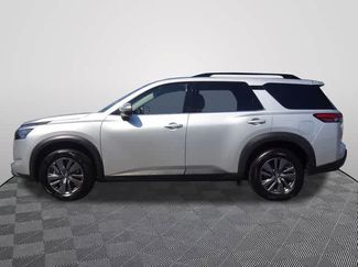 Used 2025 Nissan Pathfinder SV FWD video 1