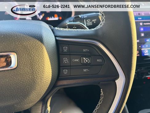Used 2025 Jeep Grand Cherokee L Limited w/ Black Appearance Package AWD/4WD image 16