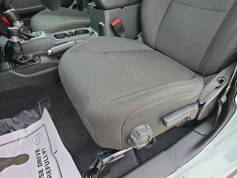 Used 2023 Jeep Wrangler Unlimited w/ Sun & Screen Package image 35