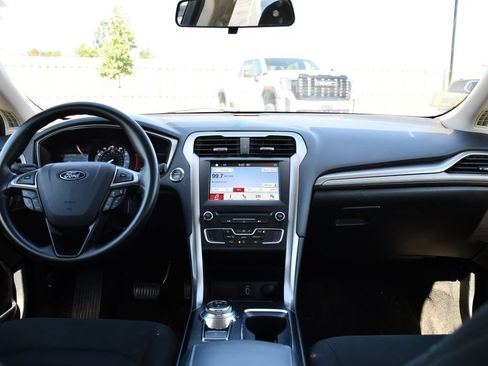 Used 2018 Ford Fusion SE w/ Fusion SE Technology Package FWD image 14