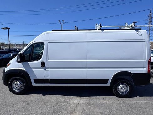 Used 2025 RAM ProMaster 2500 w/ Convenience Group FWD image 4