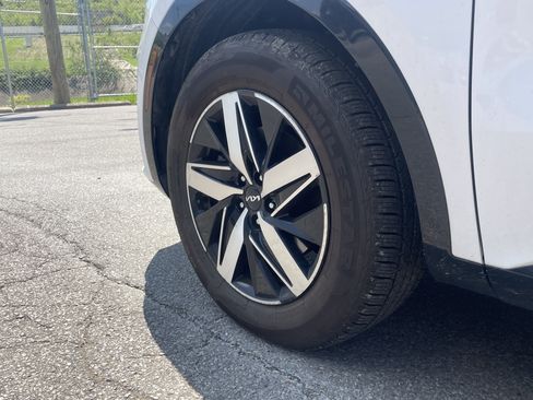 Used 2022 Kia Sorento S w/ Panoramic Sunroof Package FWD image 7