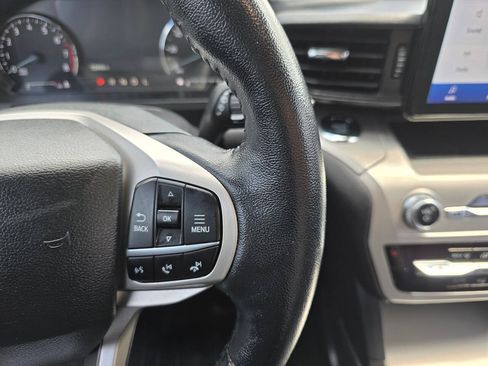 Used 2022 Ford Explorer XLT AWD/4WD image 18