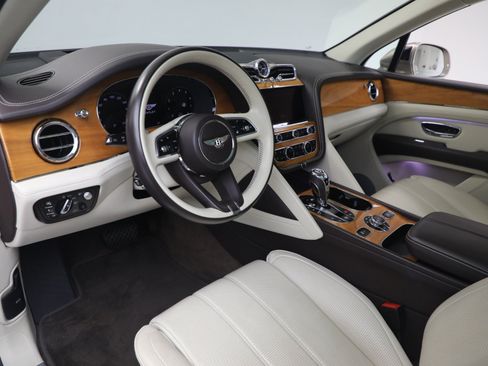 Certified 2021 Bentley Bentayga AWD/4WD image 18