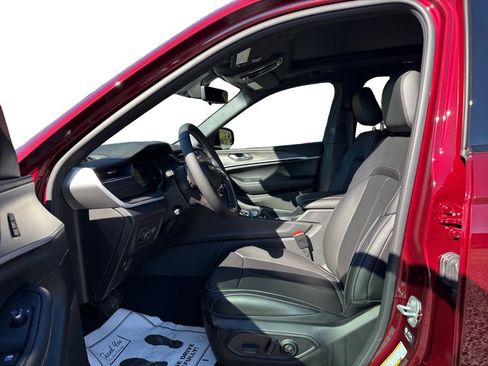 New 2025 Jeep Grand Cherokee L Limited w/ Luxury Tech Group II image 9