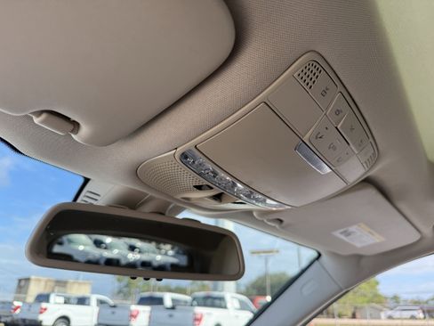 Used 2018 Mercedes-Benz GLC 300 w/ Premium Package image 32