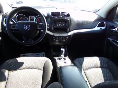 Used 2017 Dodge Journey SE w/ Flexible Seating Group image 18