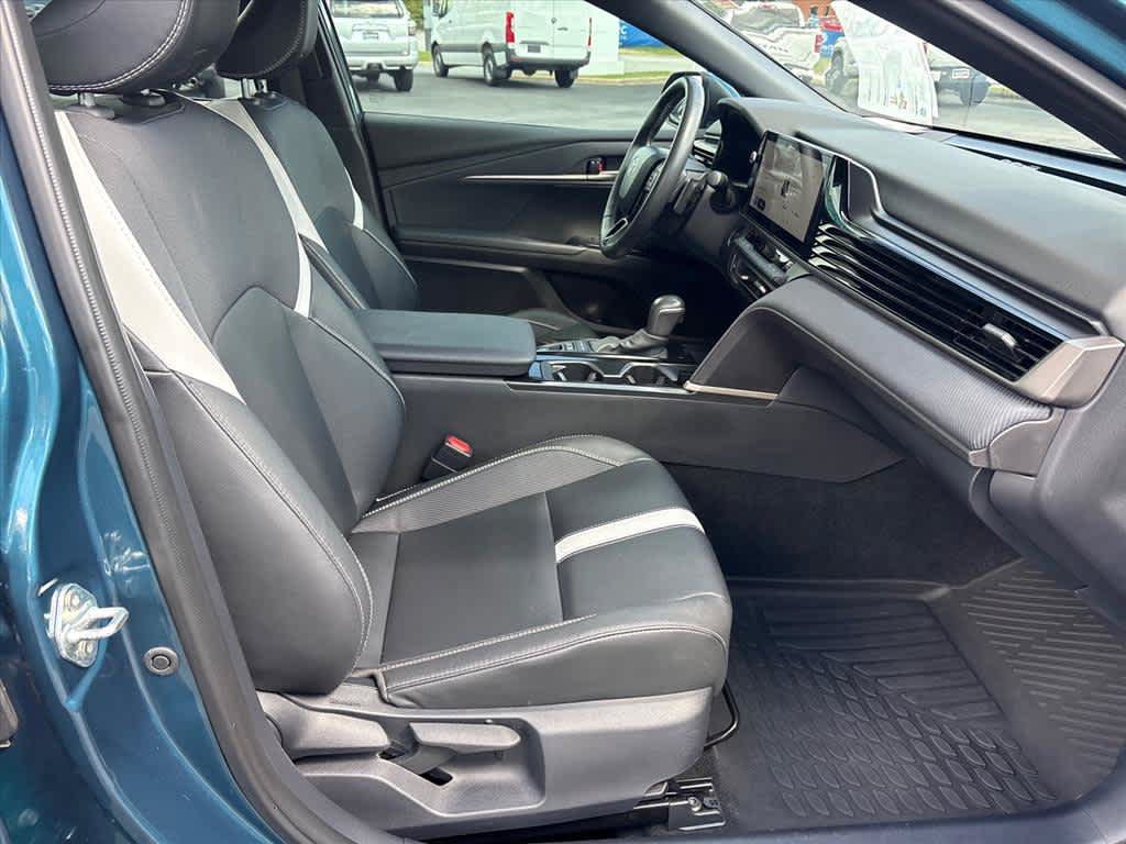Used 2025 Toyota Camry SE w/ Multimedia Upgrade Package FWD image 6