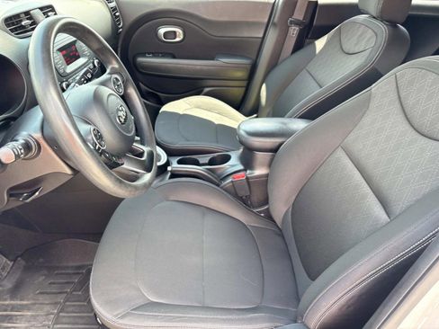 Used 2016 Kia Soul FWD image 22