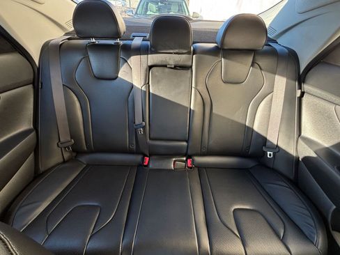 Used 2025 Hyundai Elantra Limited image 38