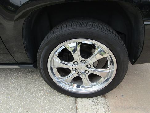 Used 2011 Cadillac Escalade ESV Premium RWD image 14