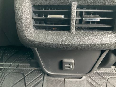 Used 2019 Chevrolet Equinox LT FWD image 28