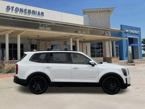 Used 2022 Kia Telluride EX w/ EX Premium Package image 4