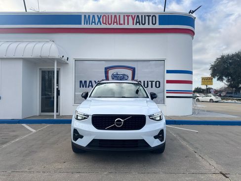 Used 2024 Volvo XC40 B5 Plus w/ Protection Package Premier image 8