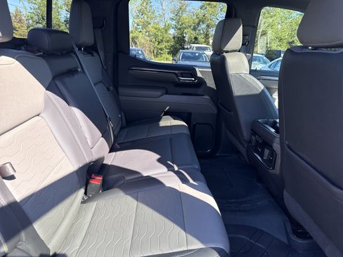 Used 2023 Chevrolet Silverado 1500 ZR2 w/ Technology Package image 32