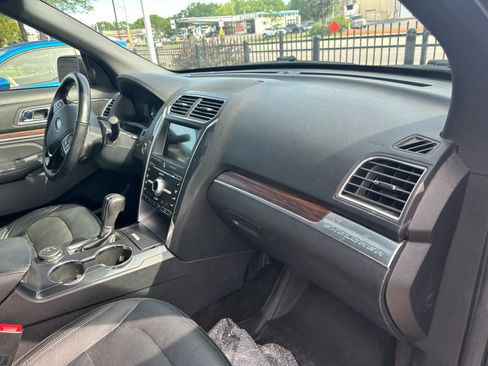Used 2018 Ford Explorer Limited w/ Equipment Group 301A AWD/4WD image 8