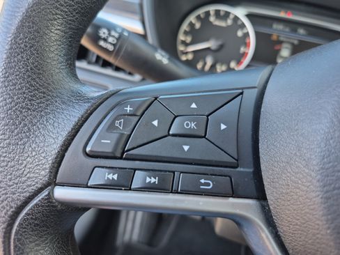 Used 2024 Nissan Altima 2.5 SV FWD image 16