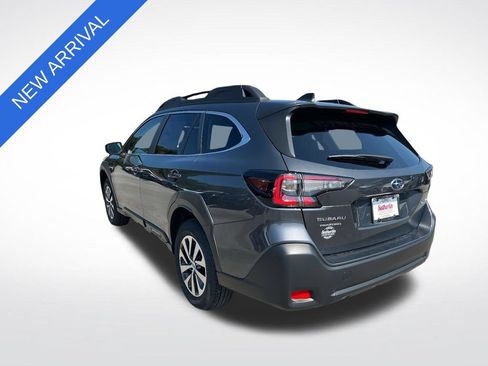 Used 2025 Subaru Outback Premium AWD/4WD image 5