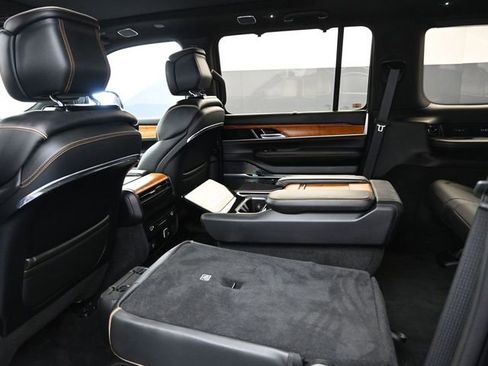 Used 2022 Jeep Grand Wagoneer Series III image 17