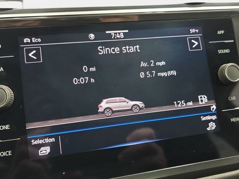 Used 2024 Volkswagen Tiguan SE w/ Panoramic Sunroof Package image 22