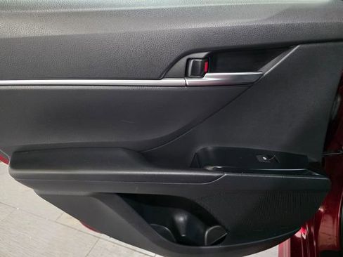 Used 2018 Toyota Camry SE image 11