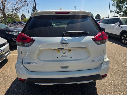 Used 2017 Nissan Rogue SV AWD/4WD image 4