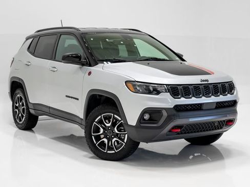 Certified 2025 Jeep Compass Trailhawk AWD/4WD image 6