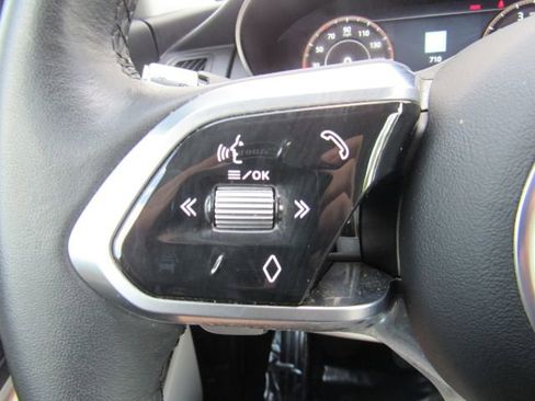 Used 2022 Jaguar E-PACE SE image 36