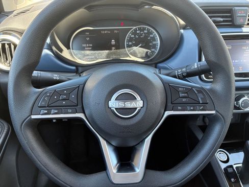 Used 2025 Nissan Versa SV FWD image 25