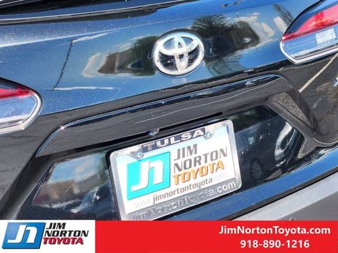 Used 2025 Toyota Corolla Cross XLE image 11