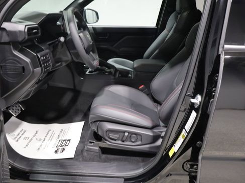 Used 2025 Toyota Tacoma TRD Pro AWD/4WD image 9