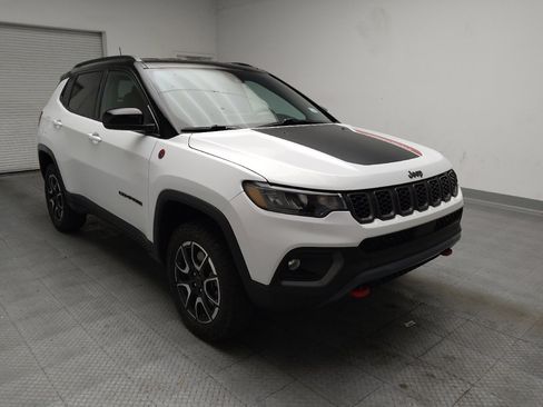 Used 2025 Jeep Compass Trailhawk AWD/4WD image 13