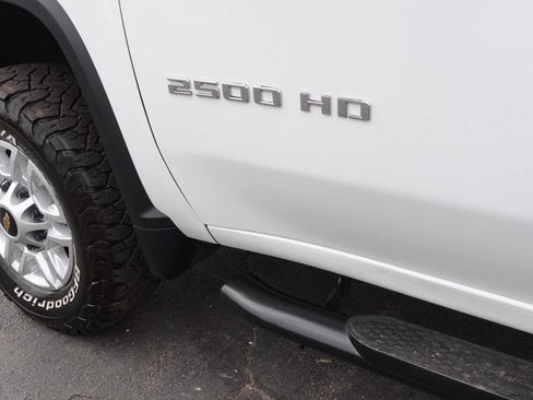 Used 2023 Chevrolet Silverado 2500 LT w/ Snow Plow Prep/Camper Package image 12