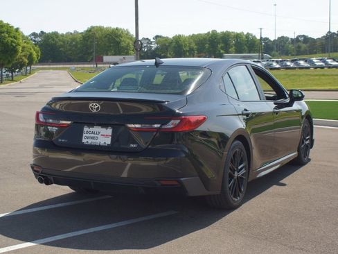 Used 2025 Toyota Camry SE image 19